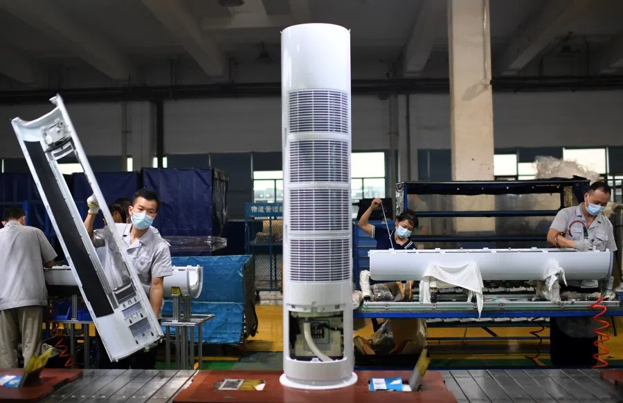 Employees wearing masks work on the air conditioner production line at a Gree factory, following the coronavirus disease (COVID-19) outbreak in Wuhan, Hubei province, 9 August 2021. (China Daily via Reuters)