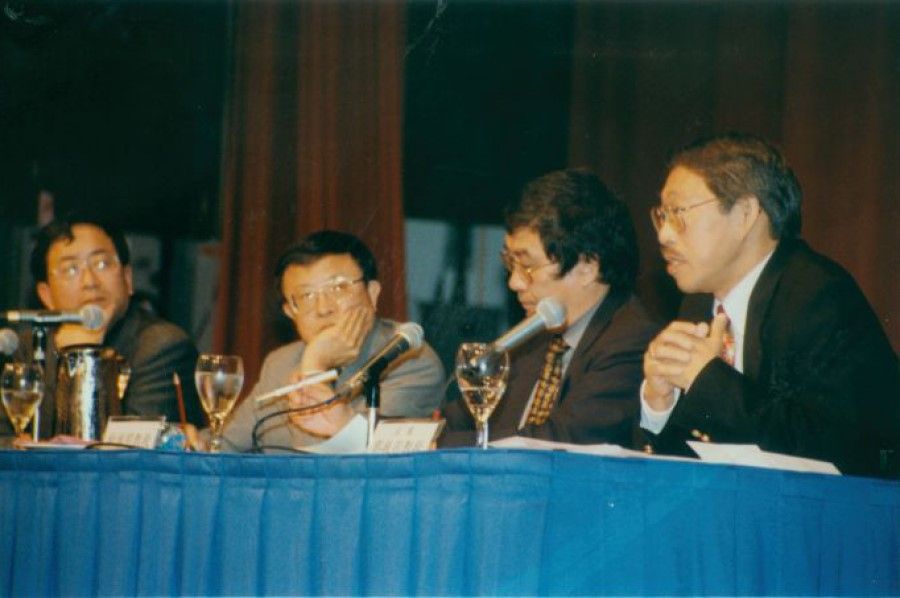 Professor Eddie Kuo (right) at a seminar in conjunction with Zaobao's 75th anniversary, June 1998. With him are (from left) Chinese writer Yu Qiuyu, Taiwanese economist Charles Kao, and American philosopher Tu Wei-ming. (SPH Media)