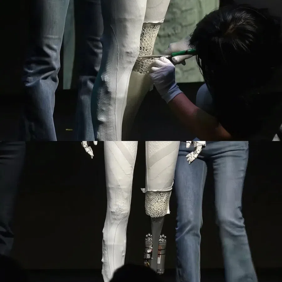 Staff cut open IRON’s leg to expose the joints and wiring during the launch event. (Screen grabs from He Xiaopeng’s Douyin)