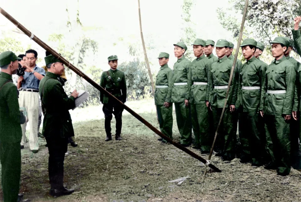 Korean fighters who just joined the volunteer team, 1939. They were Japanese army POWs, but now were part of the team investigating Japanese soldiers and interrogating Japanese POWs.