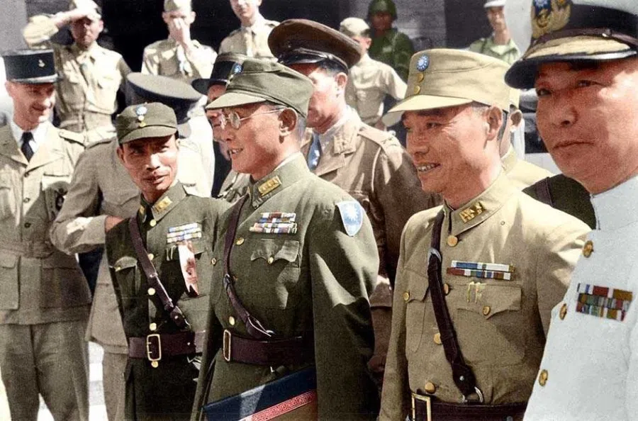 On 9 September 1945, commander-in-chief of the Chinese Army General He Yingqin (third from right) represented the Chinese army in accepting the Japanese surrender. The photo shows him leaving happily with senior commanders, with the watching Allied representatives also in a good mood.