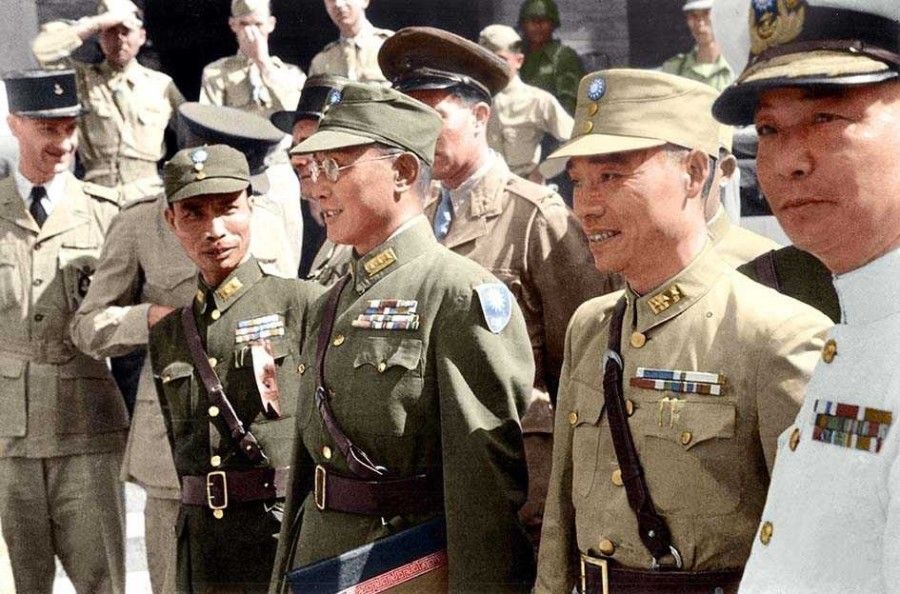 On 9 September 1945, commander-in-chief of the Chinese Army General He Yingqin (third from right) represented the Chinese army in accepting the Japanese surrender. The photo shows him leaving happily with senior commanders, with the watching Allied representatives also in a good mood.
