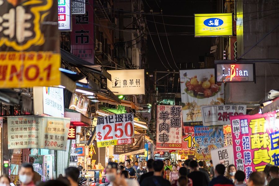 Food stalls line the alleyways of Feng Chia Night Market. (iStock)