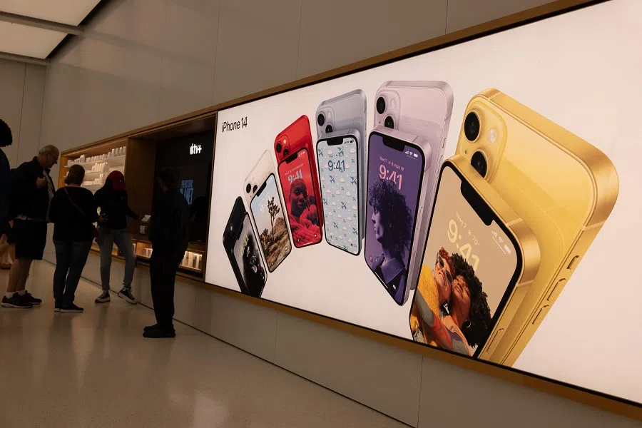 People shop in an Apple Store in a Lower Manhattan shopping mall on 13 September 2023. (Spencer Platt/AFP)