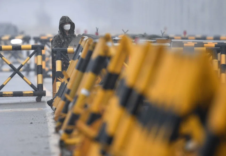 A South Korean soldier stands at a checkpoint on the Tongil bridge, the road leading to North Korea's Kaesong joint industrial complex, in the border city of Paju on 24 June 2020. (Jung Yeon-je/AFP)