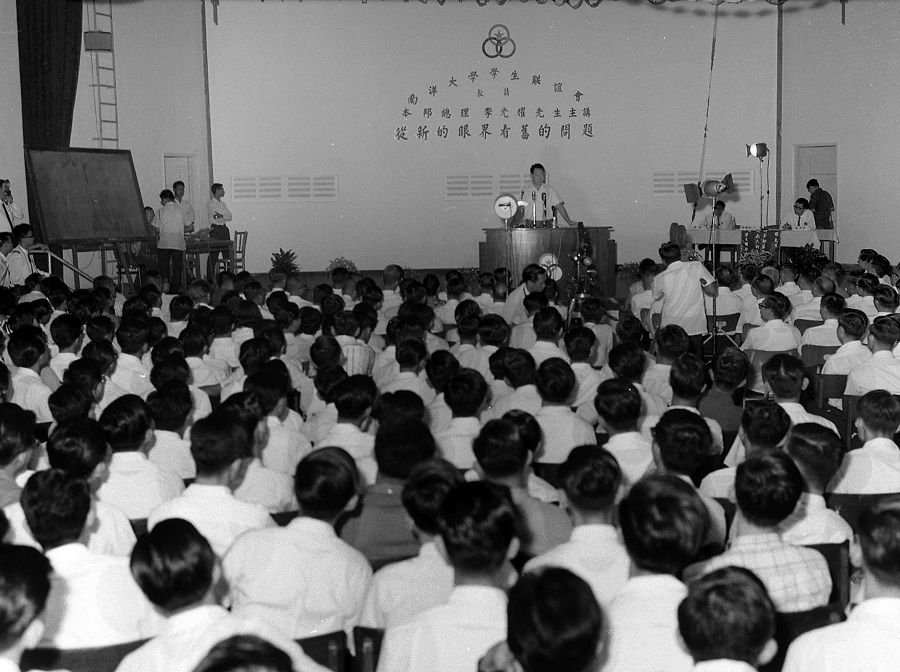 Prime Minister Lee Kuan Yew addressing Nantah students in 1964. (SPH Media)