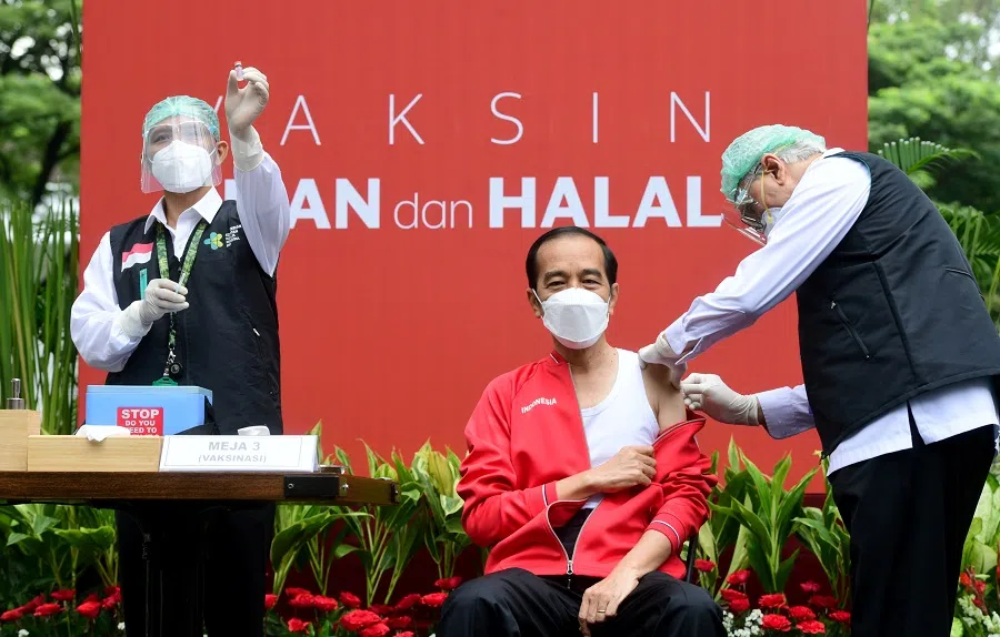 Indonesian President Joko Widodo is pictured while receiving the second dose of Sinovac's Covid-19 vaccine at the Presidential Palace in Jakarta, Indonesia, 27 January 2021. (Courtesy of Muchlis Jr/Indonesian Presidential Palace/Handout via Reuters)