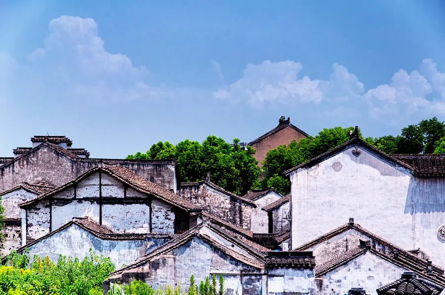 Traditional Jiangnan architecture in the water town of Lùzhi in Suzhou, Jiangsu province, China. (iStock)