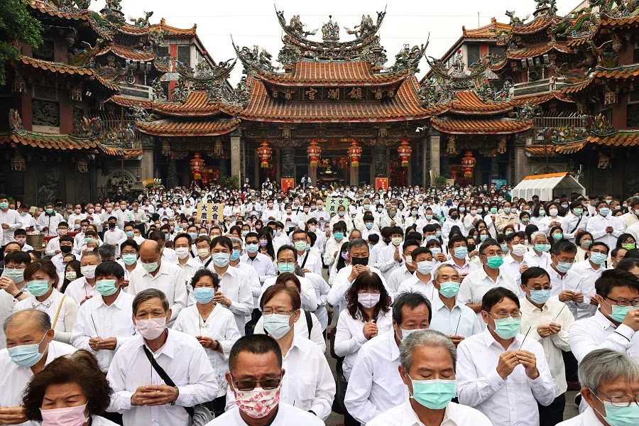 People holding joss sticks pray to the sea goddess Mazu to wish for rain amid an island-wide drought, during a religious ceremony at Dajia Jenn Lann Temple in Taichung, Taiwan, 7 March 2021. (Ann Wang/Reuters)