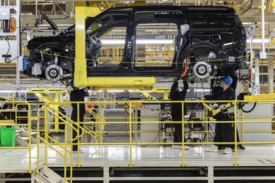 Workers on the production line of the Zeekr Co. 009 electric luxury minivan at Zhejiang Geely Holding Group Co.'s Zeekr Intelligent Factory in Ningbo, Zhejiang province, China, 22 February 2023. (Qilai Shen/Bloomberg)
