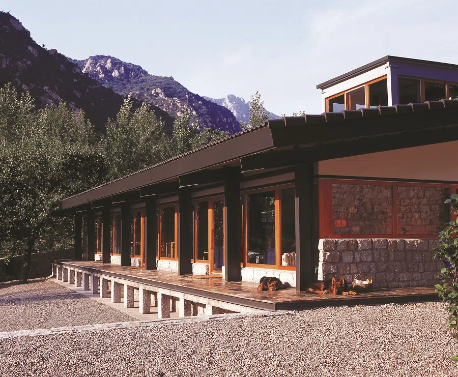 Chang Yung Ho, Villa Shan Yu Jian, facade, Beijing, 1998. (Photo: Fu Xing)