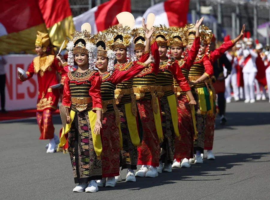 Dancers performing in Indonesia on 5 October 2025.  (Willy Kurniawan/Reuters)