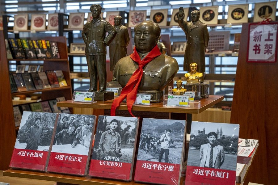 A statue of CCP leader Mao Zedong and books featuring Chinese President Xi Jinping for sale at a book store Yan'an, Shaanxi province, China, on 19 September 2022. (Bloomberg)
