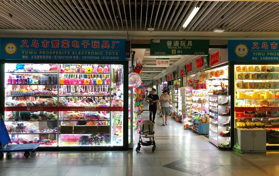 Shops selling small commodities line "the world's supermarket".