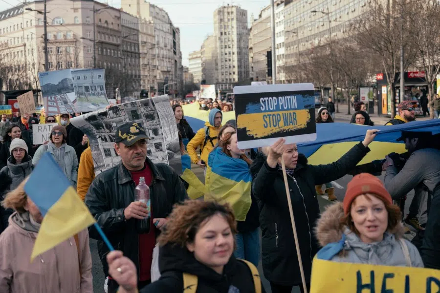 Protesters hold placards during a rally against Russia's military invasion on Ukraine, in Belgrade on 20 March 2022. (Vladimir Zivojinovic/AFP)
