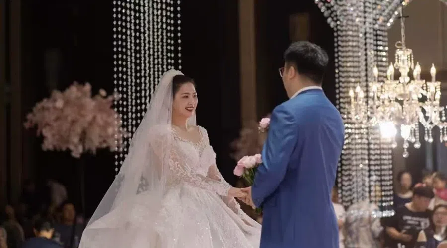 Lü Fang married her husband three years ago and follows an “AA marriage” model. (Photo provided by interviewee)