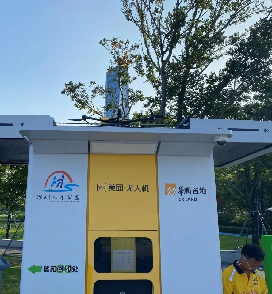 A receiving station in Shenzhen for drone-delivered food items and drinks, September 2023. (Chen Xiangming)