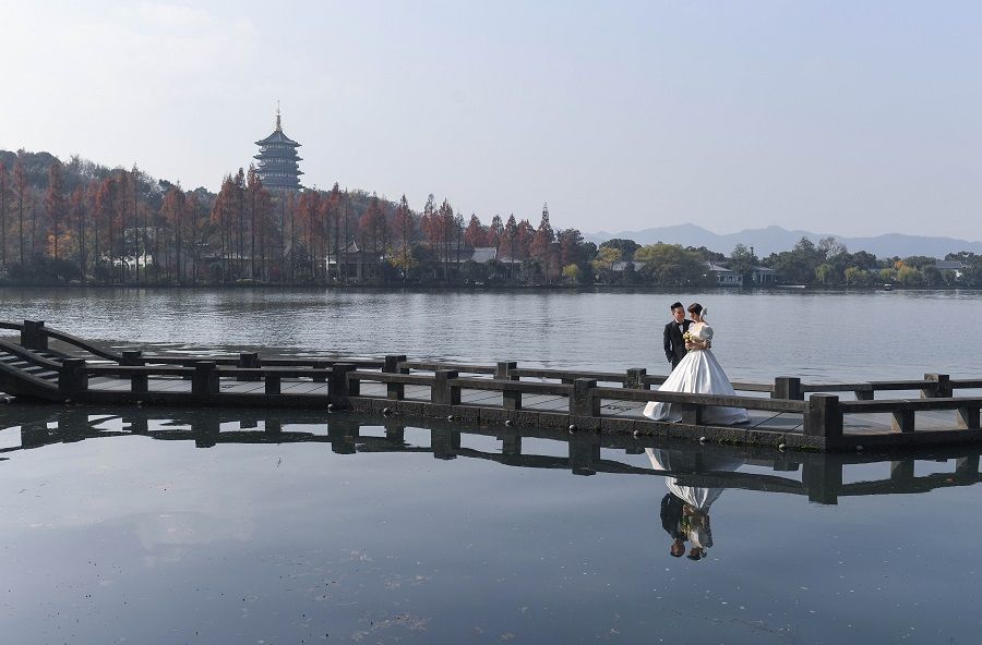 A couple takes their wedding photographs on West Lake in Hangzhou, Zhejiang province, China, 13 December 2021. (CNS)