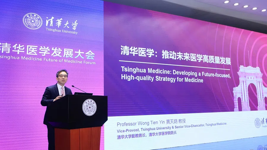 Wong speaking at Tsinghua University.