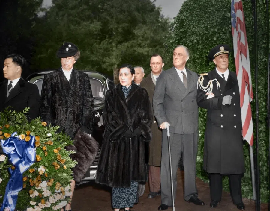 22 February 1943, Washington, DC - Madame Chiang, a personal guest of US President Franklin D. Roosevelt and First Lady Eleanor Roosevelt, visits the tomb of George Washington on the 210th anniversary of the birth of the first American president. (From left): Kung Ling-kan (Mdm Chiang's nephew), Mrs Eleanor Roosevelt, Madame Chiang, President Roosevelt, and Admiral Nelson Brown.