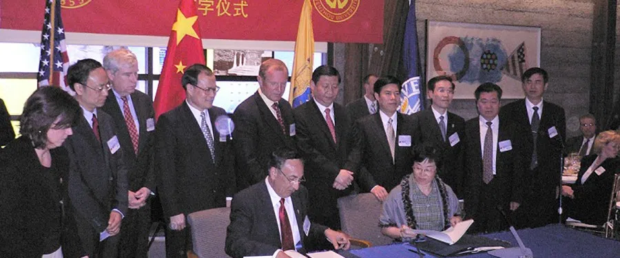 Then Zhejiang party secretary Xi Jinping (standing, fifth from right) visited Kean University in New Jersey to witness the signing ceremony for Wenzhou-Kean University in 2006. (Wenzhou University website)