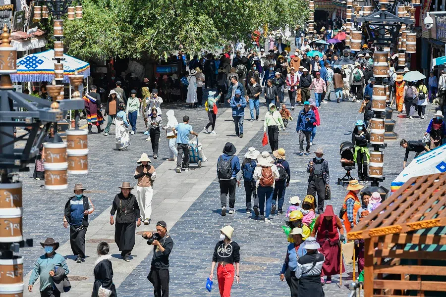 Crowds have returned to Barkhor Street in Tibet following the easing of anti-Covid measures. (Photo: Wong Siew Fong)