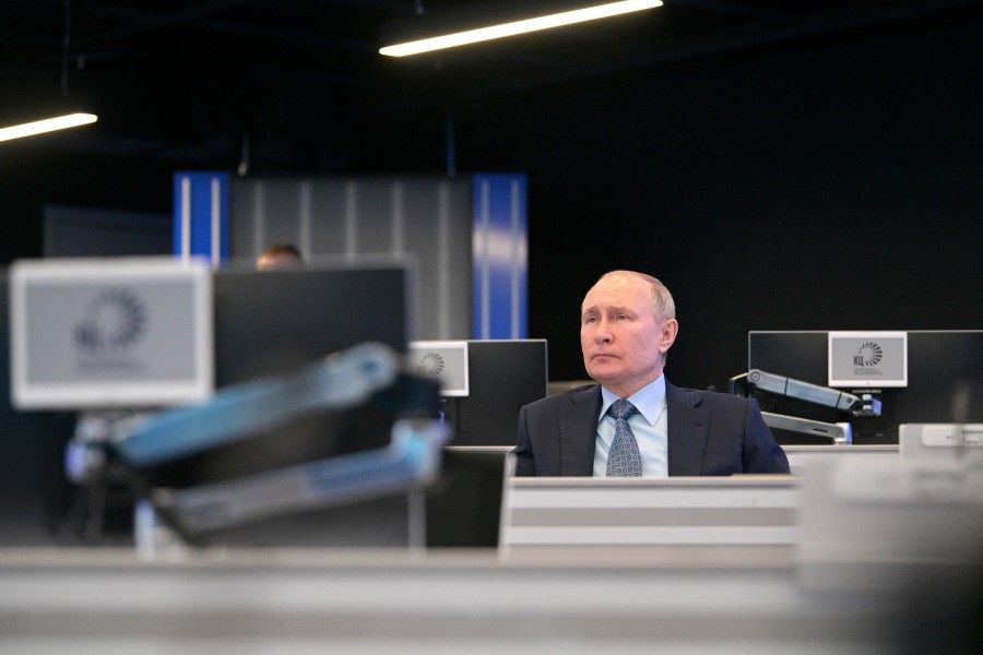 Russian President Vladimir Putin visits the coordination center of the Russian Government in Moscow, Russia, 13 April 2021. (Alexei Druzhinin/Kremlin via Reuters)
