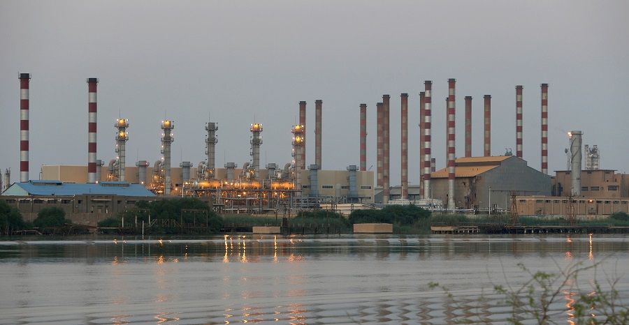 A general view of Abadan oil refinery in Iran is pictured from Iraqi side of Shatt al-Arab in Al-Faw south of Basra, Iraq, 21 September 2019. (Essam Al-Sudani/File Photo/Reuters)