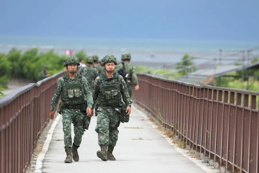 Soldiers take part in the live-fire, anti-landing Han Kuang military exercise, which simulates an enemy invasion, in Taichung, Taiwan 16 July 2020. (Ann Wang/REUTERS)