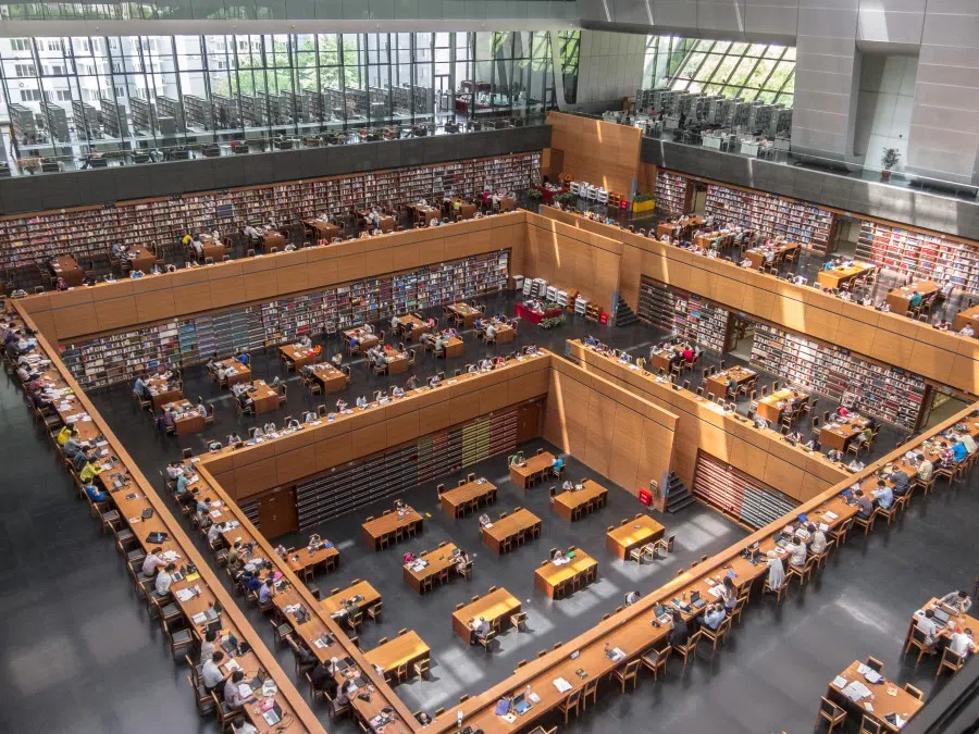 The interior of the north complex of the National Library of China, 2013. (Wikimedia)
