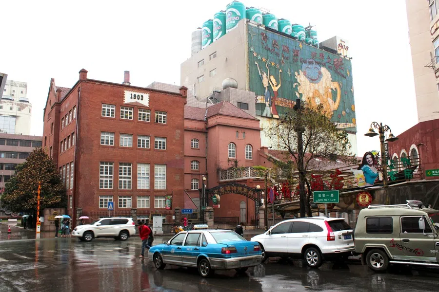 The Tsingtao Brewery, established in 1903, is located in the city’s Shibei (市北) district.