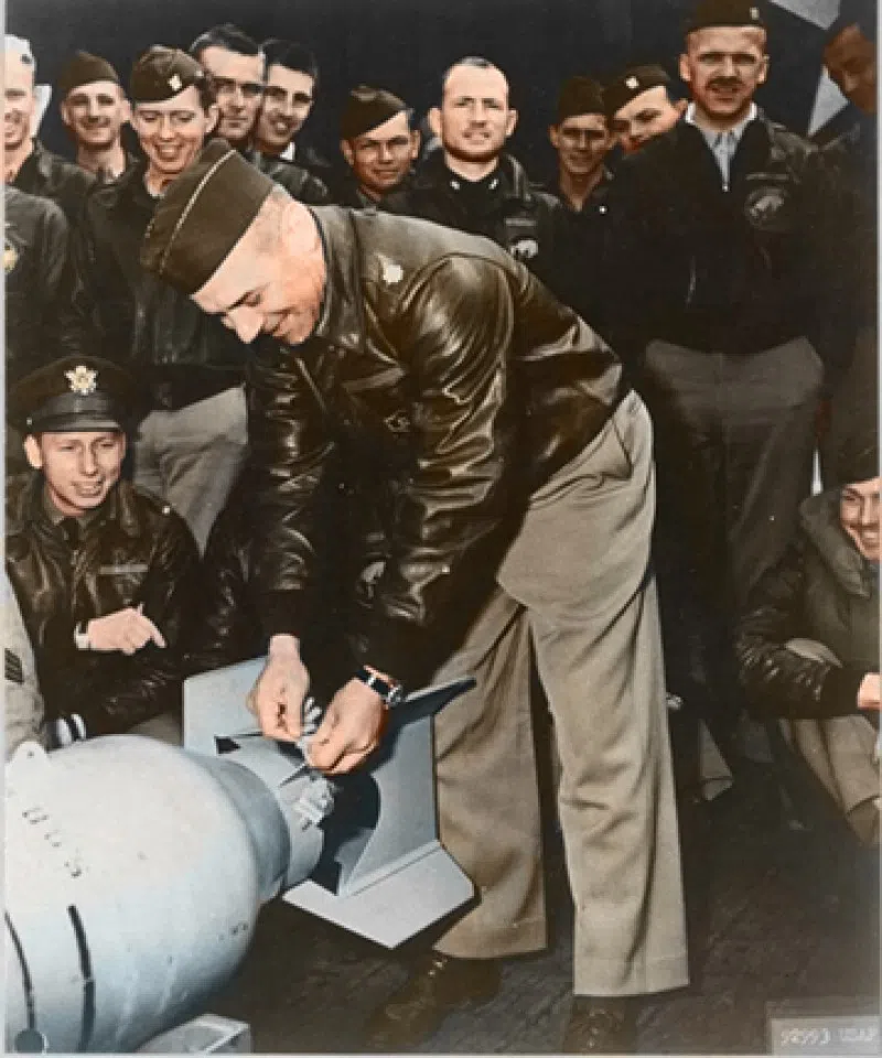 Lieutenant Colonel James Doolittle attached to five bombs “friendship medals” that the Japanese government had previously awarded to US servicemen, saying that the medals should be returned to Japan with the bombs. The photographs of the scene captured by war journalists became iconic images of the war in the Pacific Theatre.