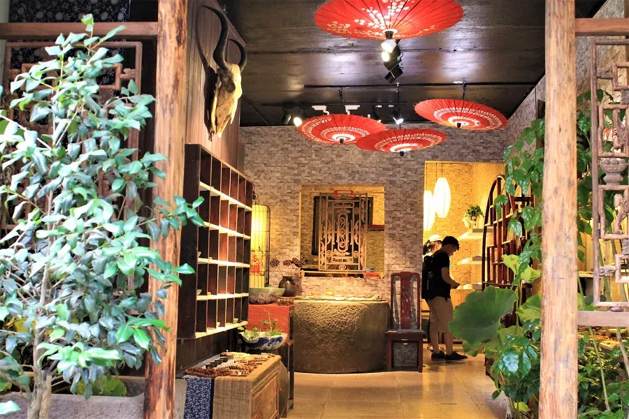 An antique store in Chongqing, 2014.