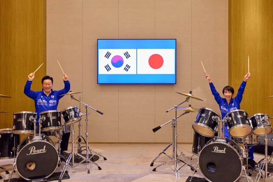 Japanese Prime Minister Sanae Takaichi and South Korean President Lee Jae-myung pose for photographs before performing on drums after their meeting in Nara, western Japan, 13 January 2026. (Yonhap via Reuters)