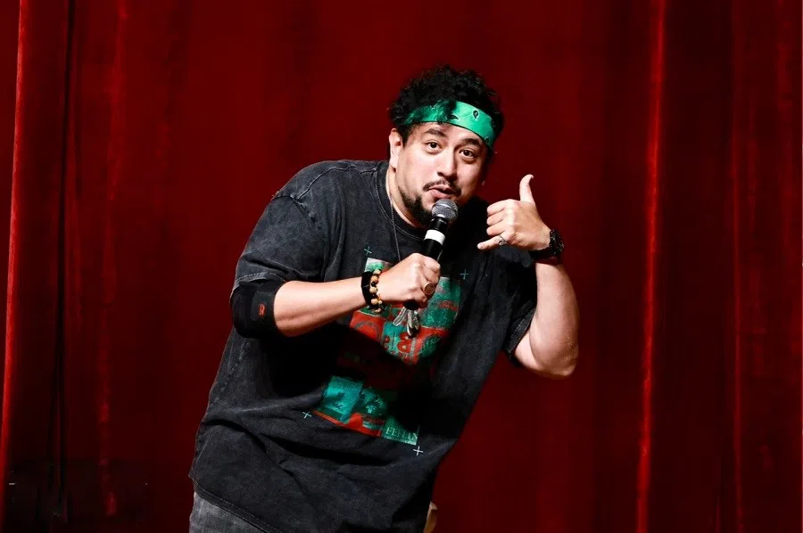 Jokingly referring to himself as Spicy’s “Duolingo Bird”, Frankie A’s act frequently draws from his questionable command of half a dozen languages to surprise the crowd.