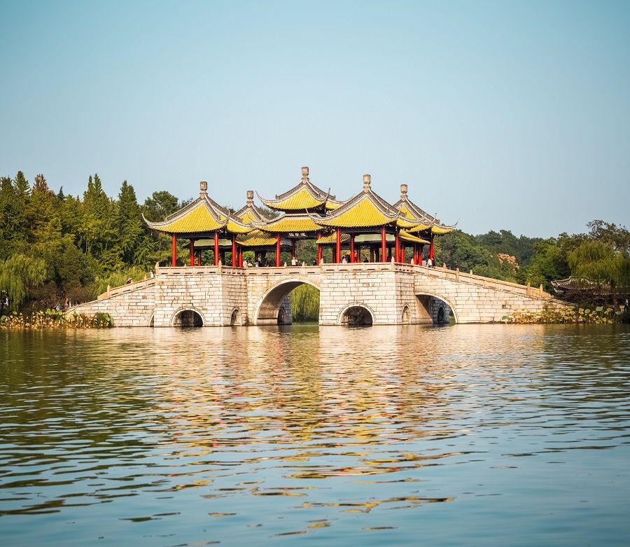 Five-Pavilion Bridge, Slender West Lake, Yangzhou. (iStock)