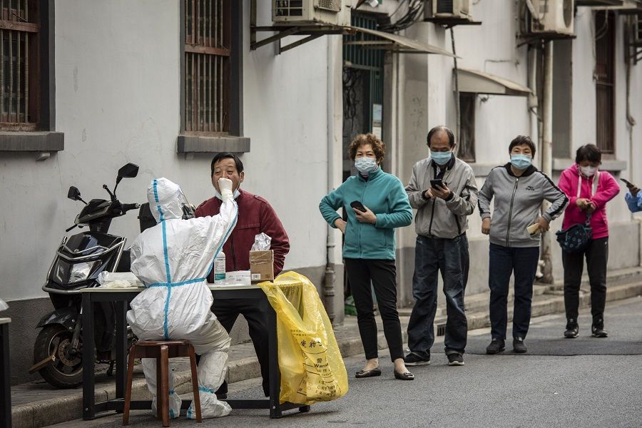 Residents queue at a Covid-19 testing station in Shanghai, China, on 6 November 2022. (Qilai Shen/Bloomberg)