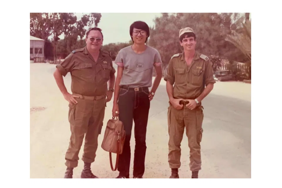 [Photos] I was in Israel in 1984: Where rifle and bible are one