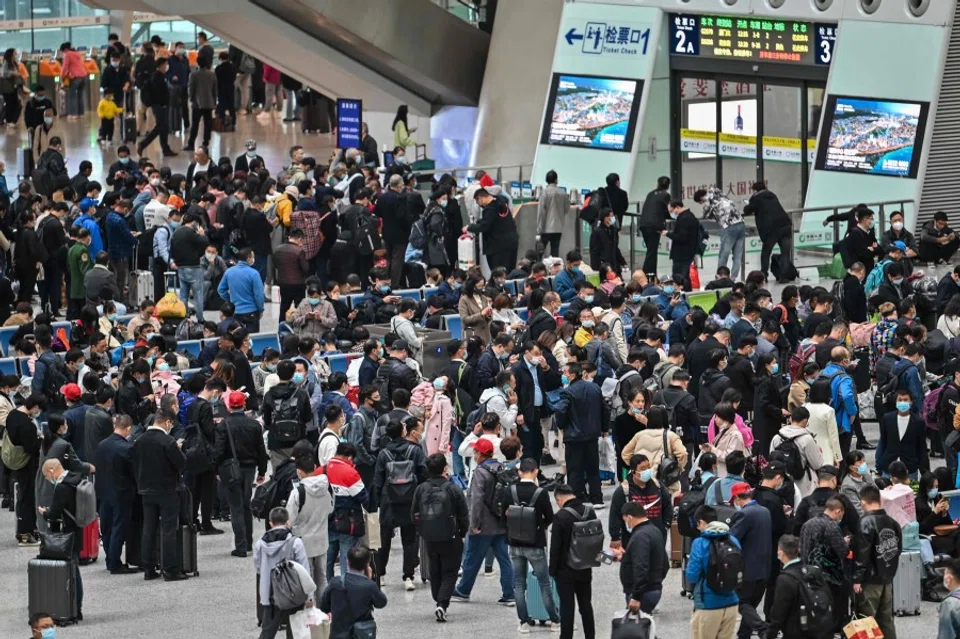 Passengers prepare to board their train at the Hangzhou East railway station in Hangzhou, in China's eastern Zhejiang province on 20 October 2021. (Hector Retamal/AFP)