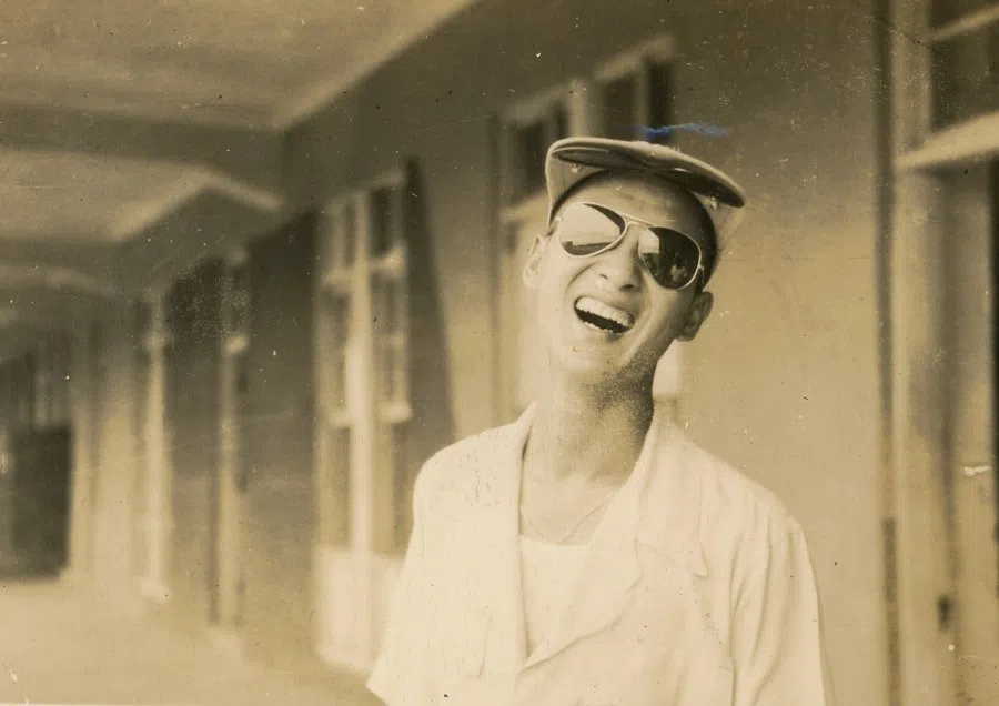 Bai Xiandao in dark glasses.