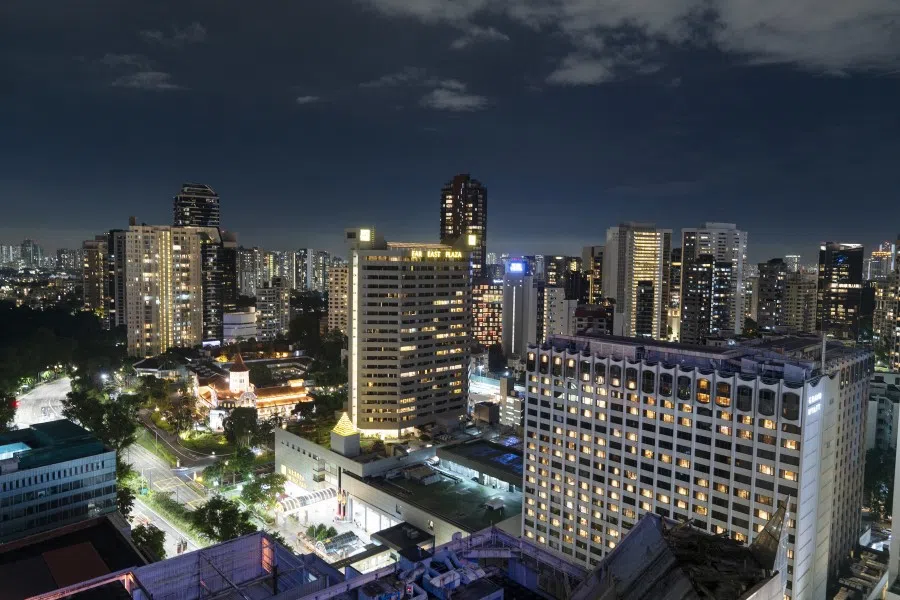 The Far East Plaza, centre left, and the Grand Hyatt hotel, right, on Scotts Road in the Orchard Road area of Singapore, on 8 May 2021. (Wei Leng Tay/Bloomberg)