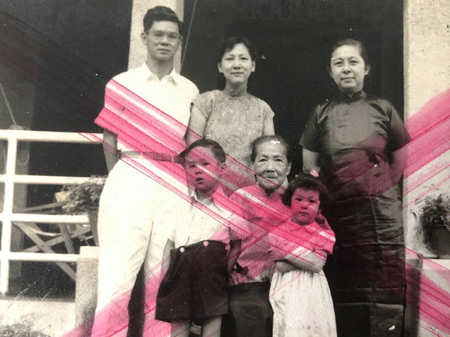 Teo Soon Kim (back row, first from right) visited her sister, Teo Moh Tet (back row, center) in Penang in February 1952.