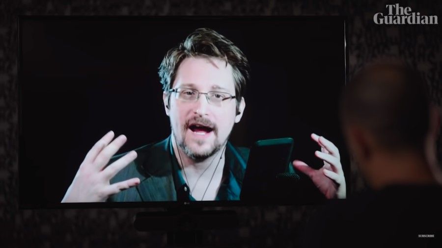 A screen grab of a video featuring an interview with Edward Snowden. (Internet)