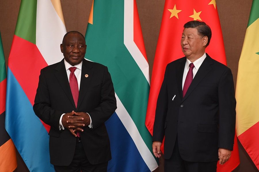 Cyril Ramaphosa, South Africa's president, left, and Xi Jinping, China's president on the closing day of the BRICS summit at the Sandton Convention Center in the Sandton district of Johannesburg, South Africa, on 24 August 2023. (Leon Sadiki/Bloomberg)