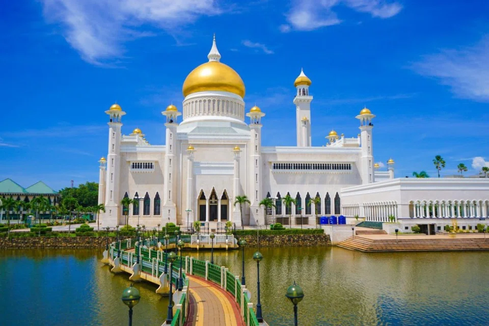 Omar Ali Saifuddien Mosque in Brunei. Chinese workers in Brunei essentially live in a bubble. (Internet)