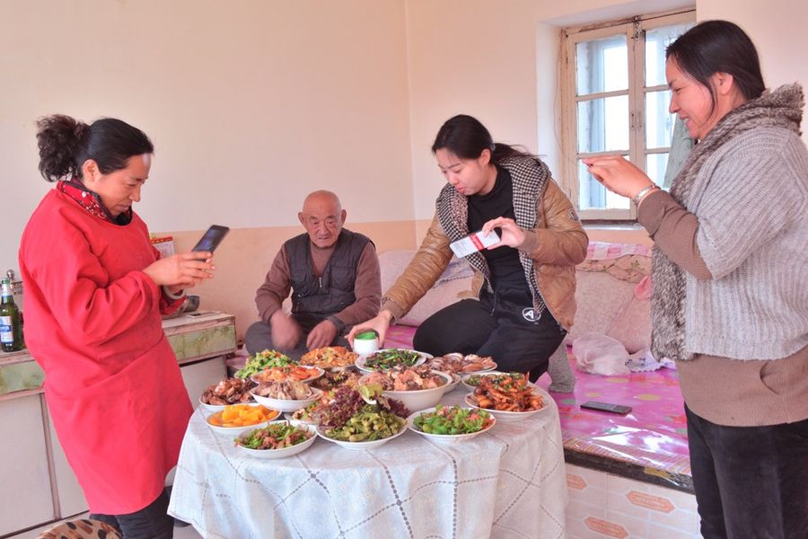 My friend's family reunion dinner at the Chinese northeastern village of Xiuyan, Anshan, Liaoning Province. (Photo: Zhang Fanwei, provided by Lorna Wei)
