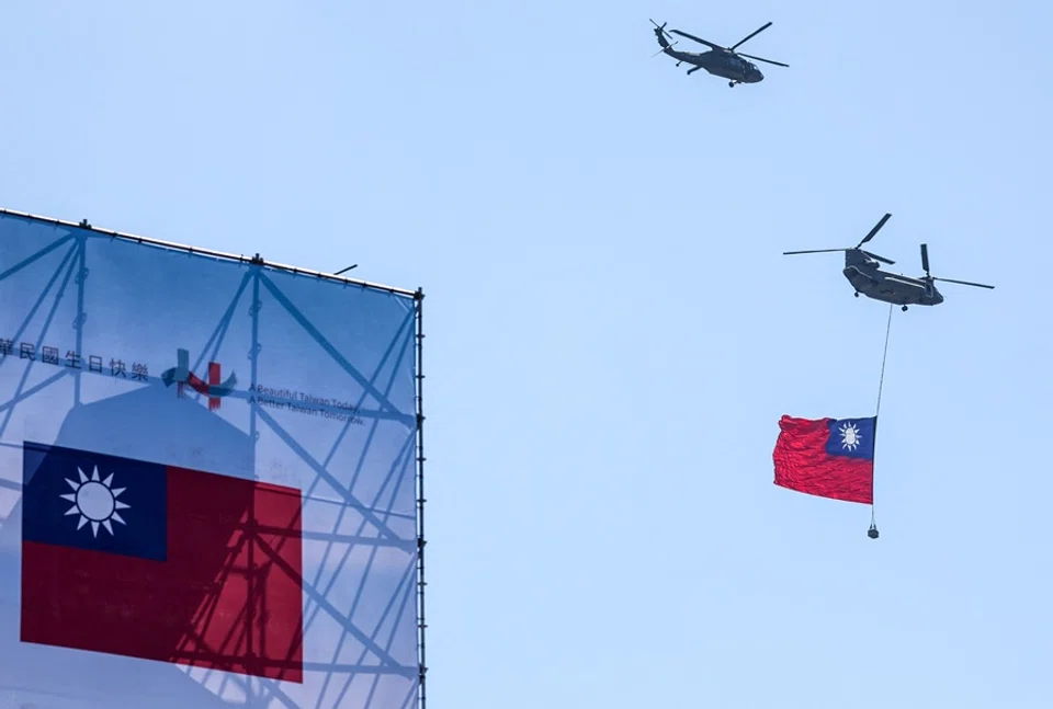 A CH-47SD carrying a Taiwan flag and a UH-60M helicopter fly past during Double Ten Day celebrations at the Presidential Palace in Taipei on 10 October 2025. (I-Hwa Cheng/AFP)