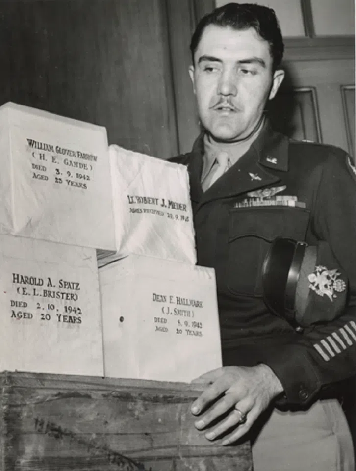 A photograph showing the discovery of the ashes of four American pilots who lost their lives in China following the Doolittle Raid, 27 February 1946.
