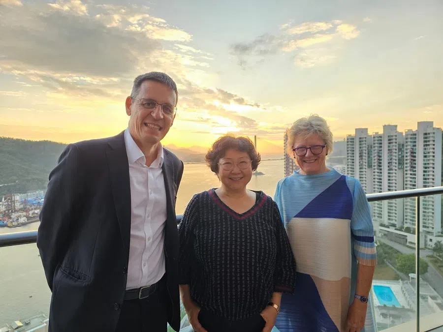 Alice Yin Hung (center) once sponsored Nobel Prize-winning physicist Didier Queloz (left) to give a public lecture on astronomy at NTU. The picture shows her with Queloz and Dame Sally Davies, dean of Trinity College, Cambridge University. (Image provided by interviewee)