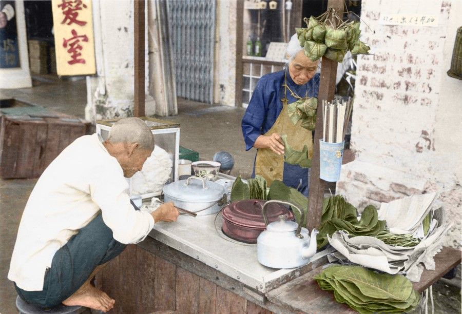 Hawkers selling rice dumplings and other snacks in the 1960s, Singapore. Traditional Chinese food can often be found in Chinese communities. The early Chinese immigrants such as the coolies, brought with them their own food culture when they settled in Singapore. Some of these dishes evolved to suit local tastes, and became quite different from the original versions.